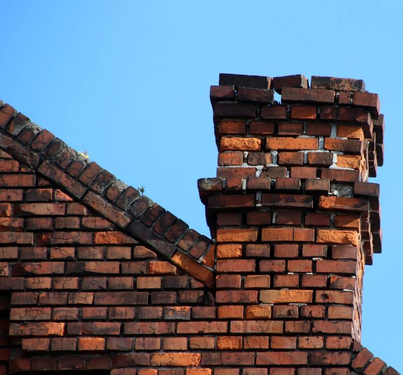 Signs Your Pompano Beach Home Needs a Chimney Inspection Damaged chimney on an Pompano Beach home showing cracks and missing mortar